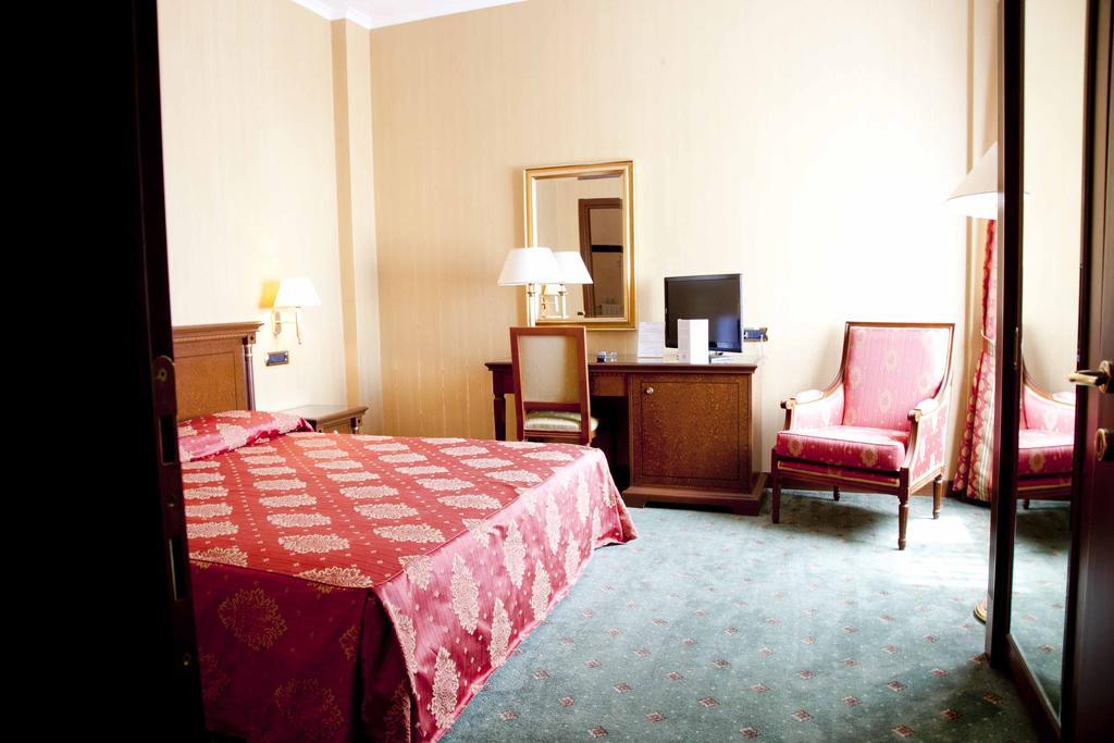 Hotel Jolly กาสโตรวิลลารี ห้อง รูปภาพ