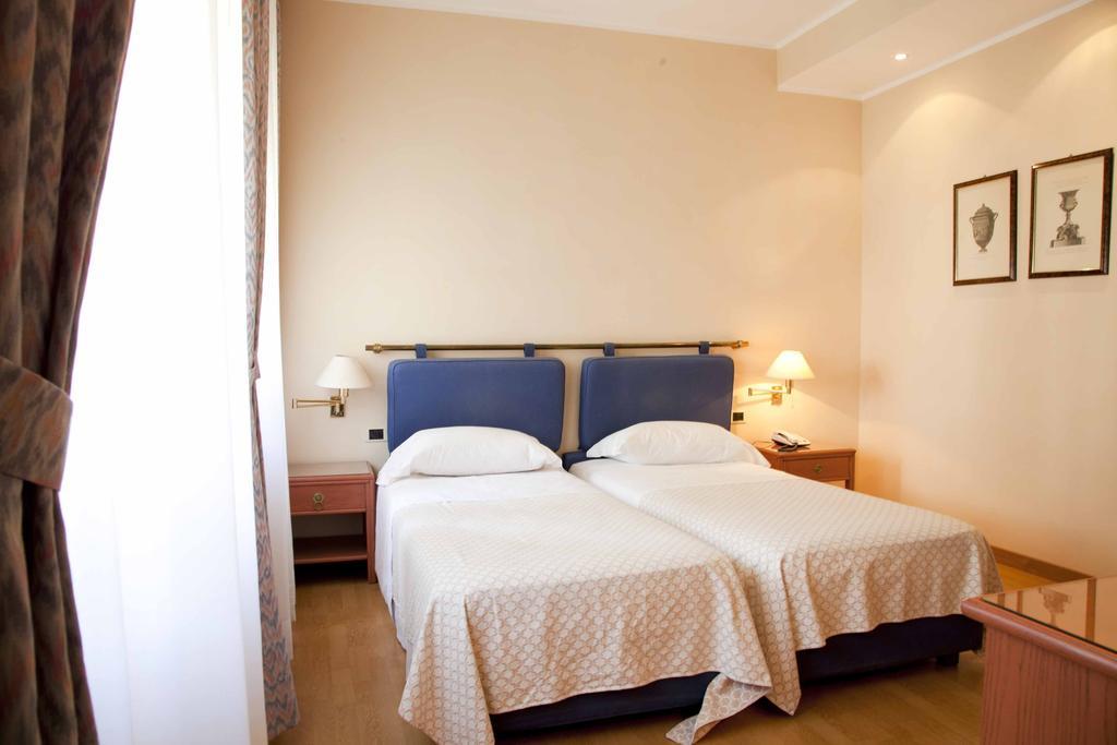 Hotel Jolly กาสโตรวิลลารี ห้อง รูปภาพ