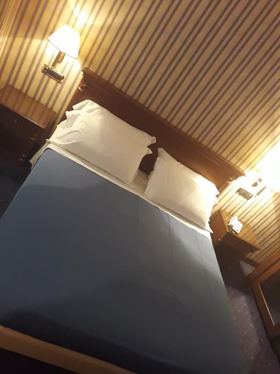 Hotel Jolly กาสโตรวิลลารี ภายนอก รูปภาพ